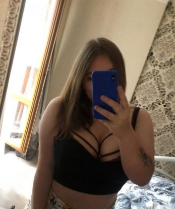 Экзотическая красотка приглашает на незабываемое свидание, полное страсти и удовольствия. Мое тело ждет твоих ласк, а мои руки умеют массировать так, что ты ощутишь невиданный релакс! 10703, 24 года